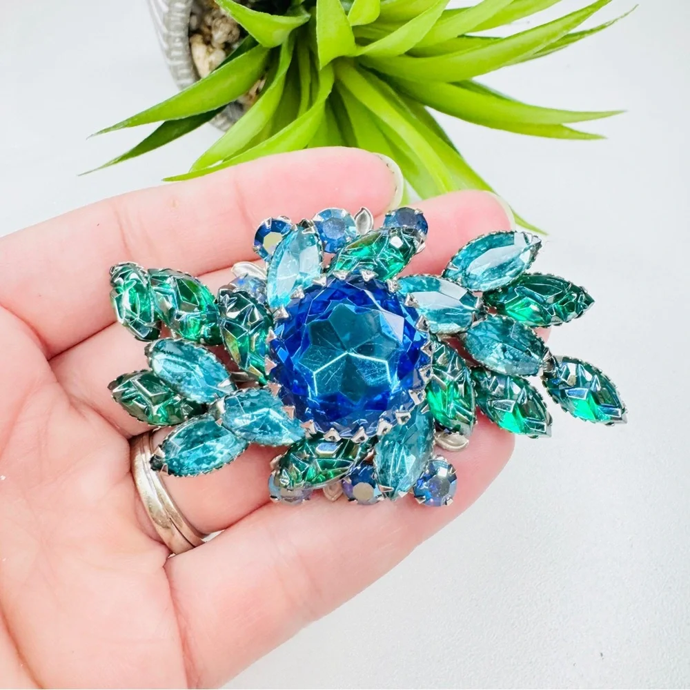 Vintage 50s Judy Lee Peacock Blue Green Rhinestone 3D Layered Spray Brooch